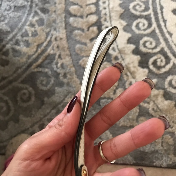 Michael Kors white wristlet/wallet - Picture 5 of 5